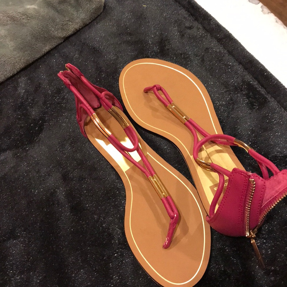 Bought, never worn. Too big on me